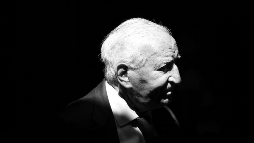 «A última lição de Eduardo Lourenço» de Roberto Vecchi / «Esta guerra não é tua (2)» de Paulo Faria