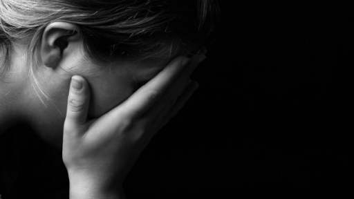 Mais sozinhos e mais exaustos: estudo pioneiro revela que os países ocidentais são os mais afetados pelo <em>burnout</em> parental