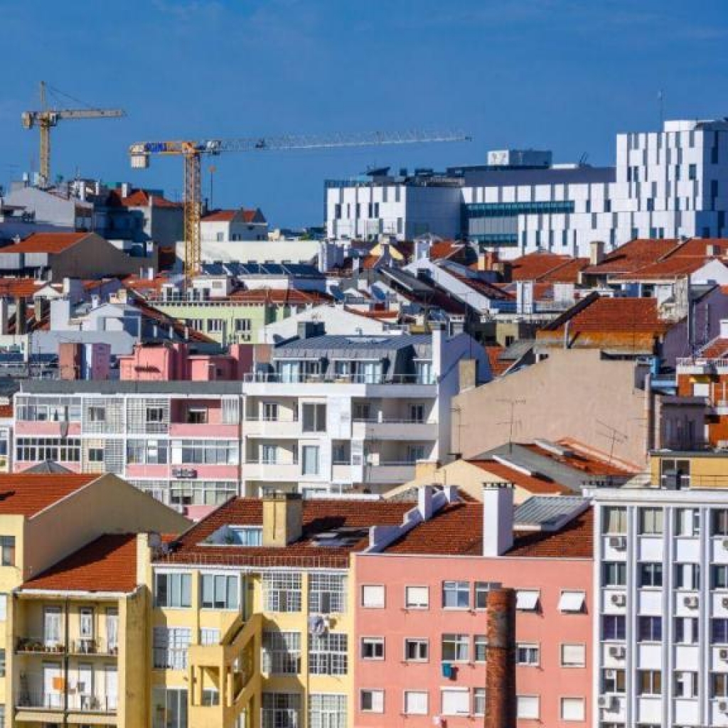 Housing (and) Crisis: Interdisciplinary dialogues for theory and policy